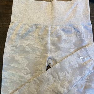 Like new gray camo Gymshark leggings. Worn once, size small.